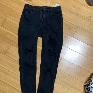 Black destroyed Jean from Hollister OR. High rise, jean legging crop.
